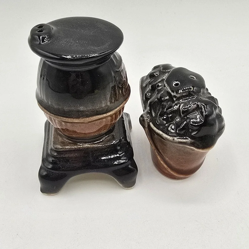 Vintage Ceramic Pot Belly Stove Coal Bucket Salt & Pepper Shakers Cottagecore
